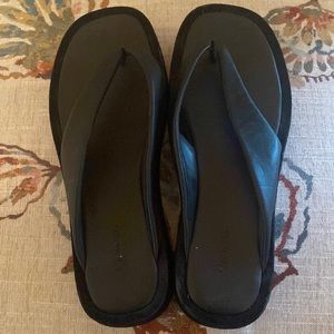 Size 11 black platform flip flop Vince